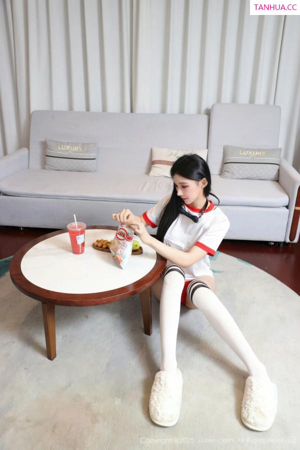   [XiuRen]高清写真图 2025.12.16 No.11110 许微微呀 情趣捆绑第4张图片
